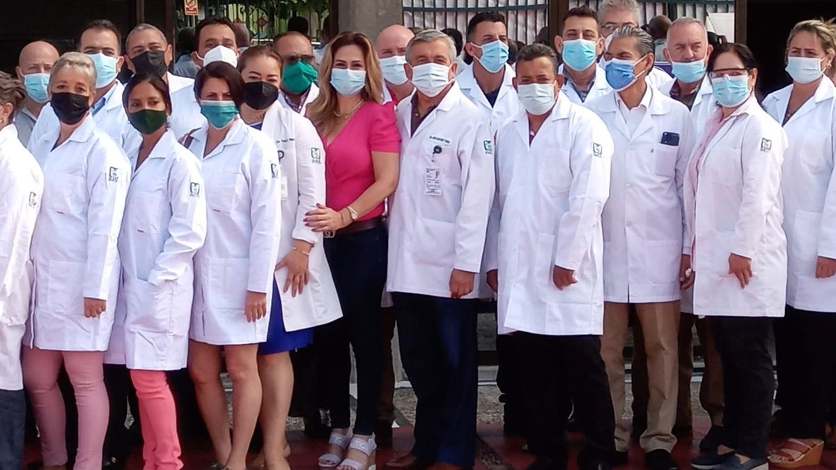 Médicos cubanos en México en 2022.