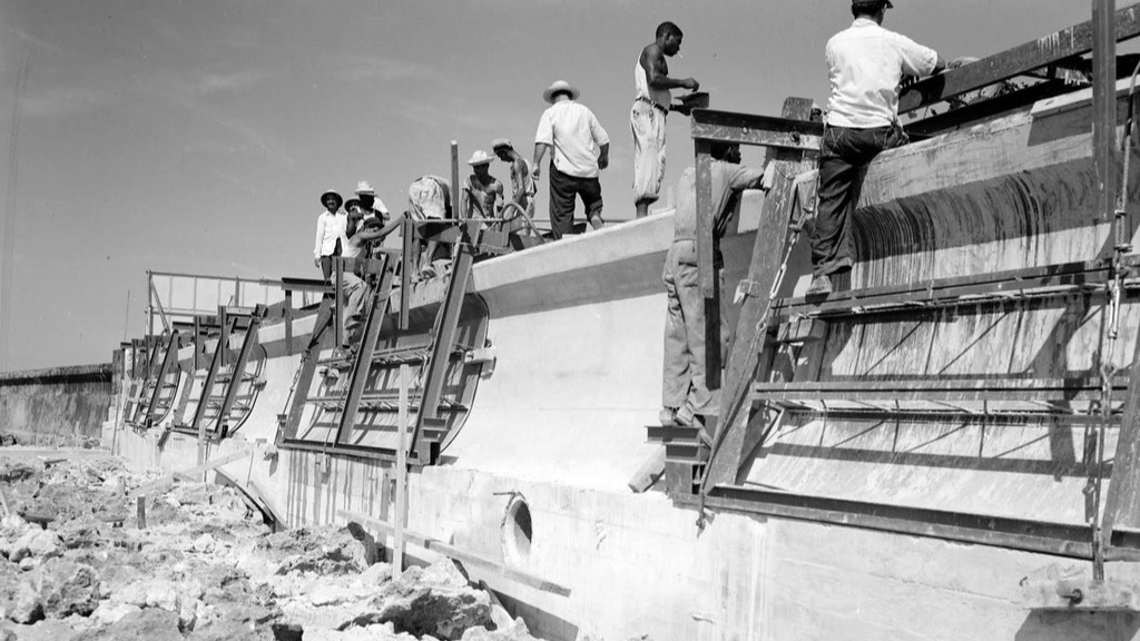 Construcción del muro del Malecón, La Habana.