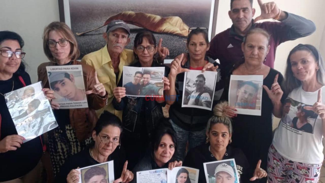 Familiares de los presos políticos del 11J reunidos por Navidad.