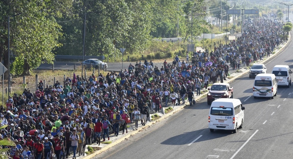 Los migrantes parten de Tapachula, México, el domingo 24 de diciembre de 2023.