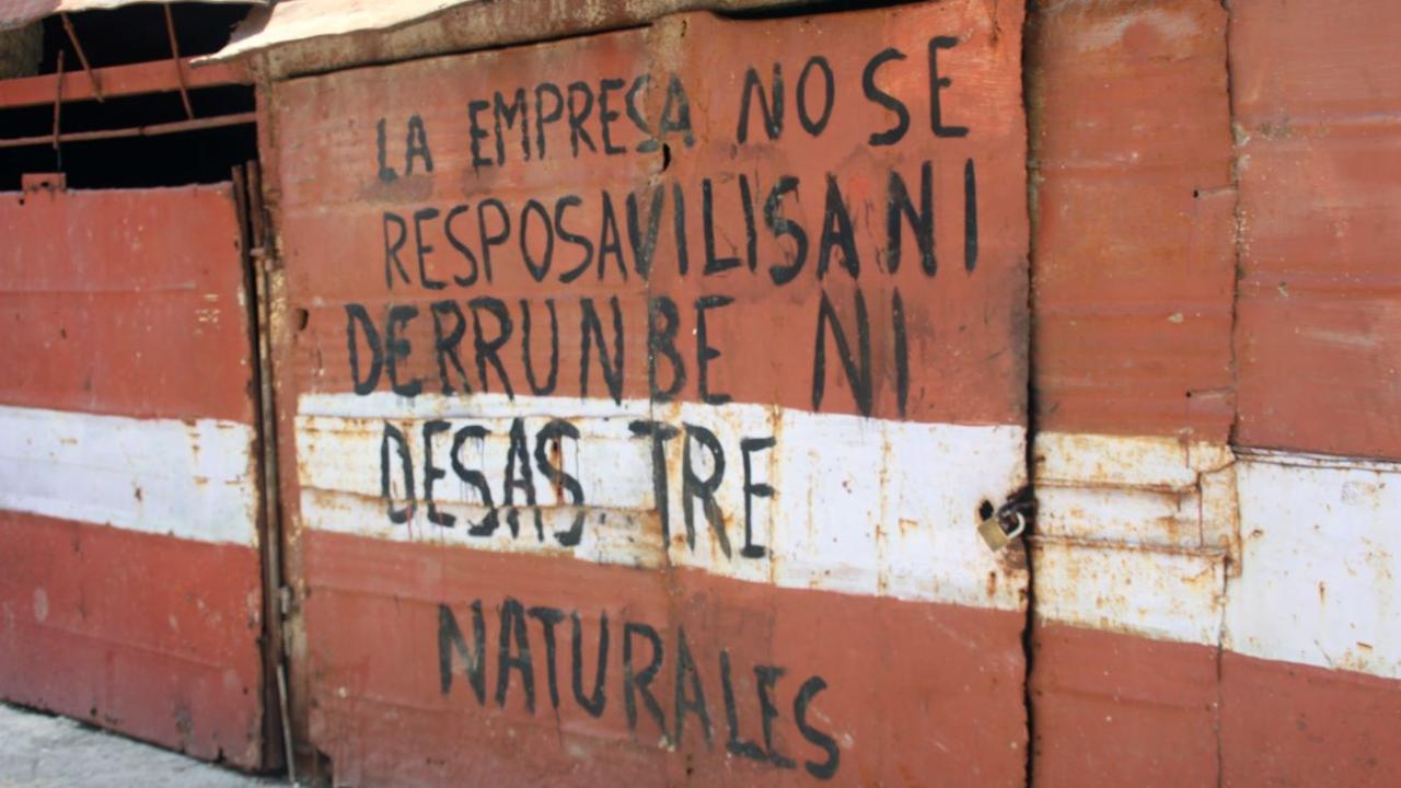 Un cartel de una empresa en La Habana.