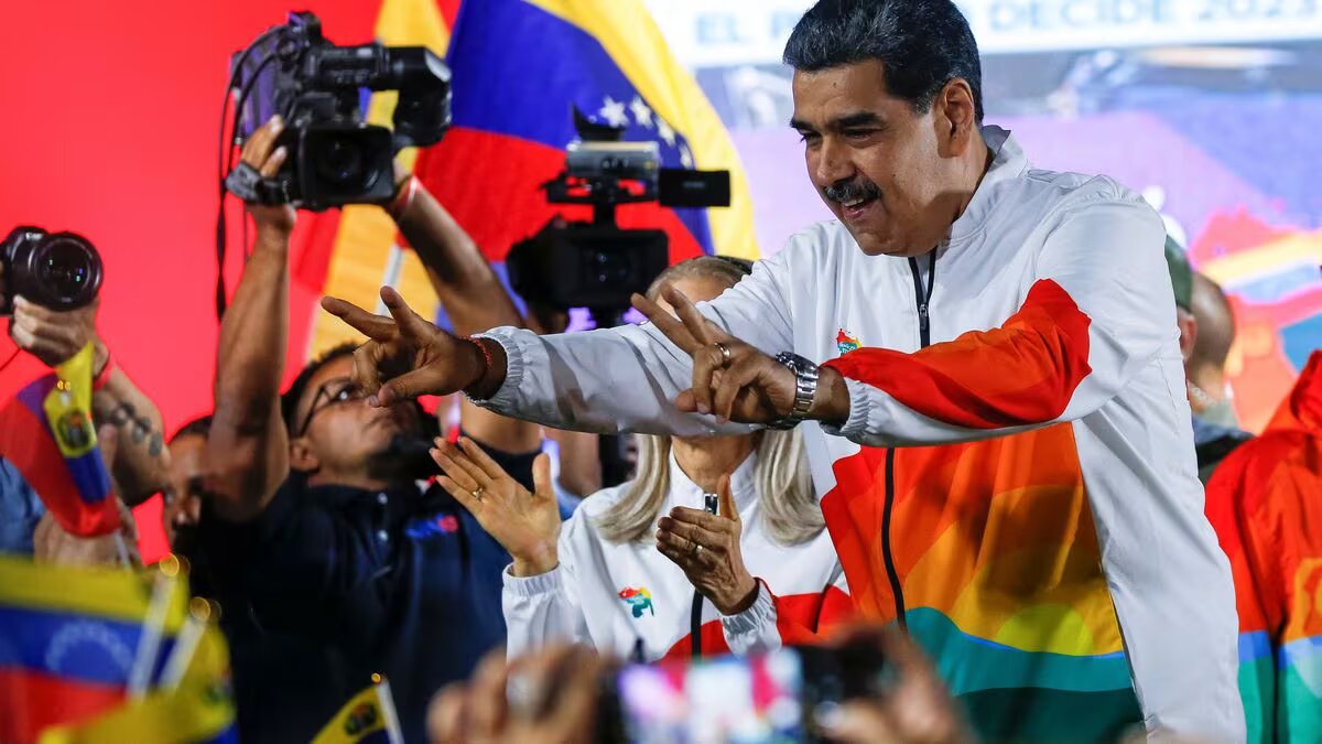 Nicolás Maduro celebrando los resultados del referendo en Caracas.