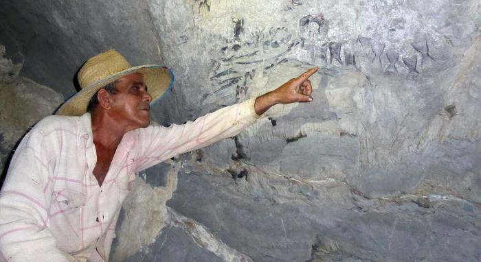 René Dopico, campesino que descubrió el esqueleto de saurio en una cueva en Viñales.