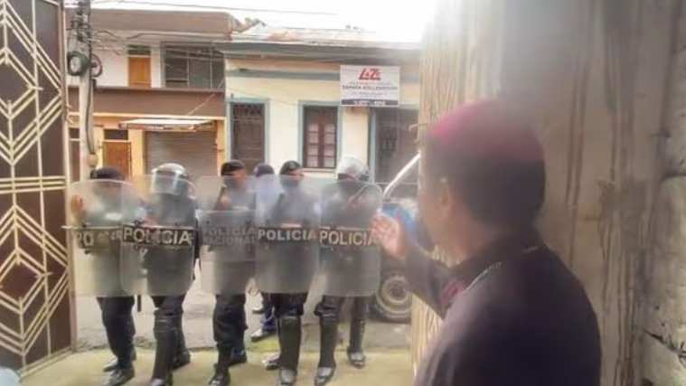 Operativo policial contra el obispo de Matagalpa, Rolando Álvarez, preso de la dictadura de Daniel Ortega.