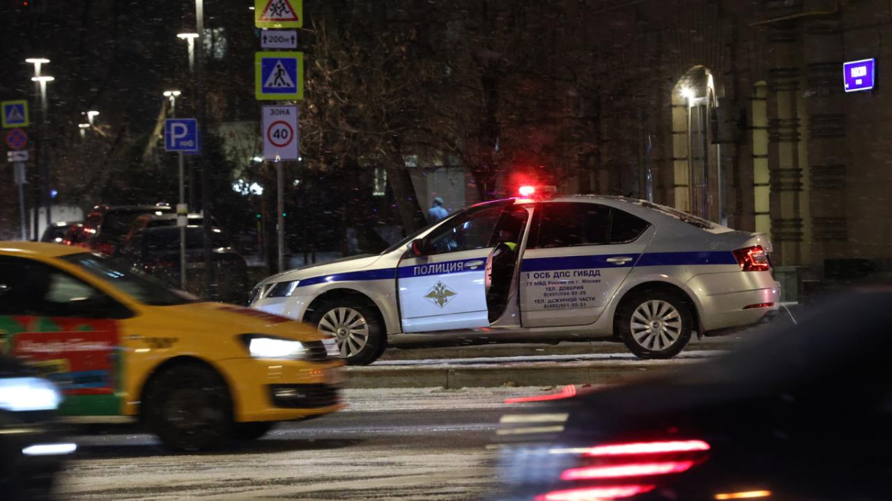 Patrulla policial en Moscú.