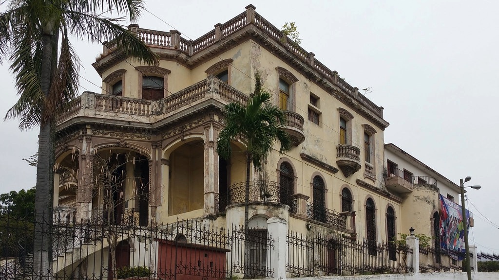 Villa Isabel, en la esquina de 10 de Octubre y Carmen, actualmente Casa de Cultura.