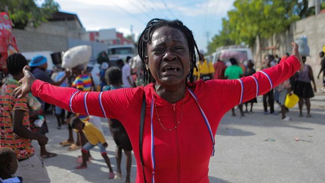 Una mujer haitiana, víctima de la violencia en las calles.
