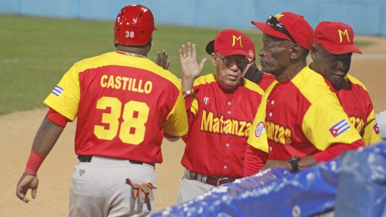 Rusney Castillo del equipo de Matanzas en la Liga Élite de Béisbol Cubano.