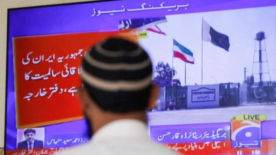 La televisión pakistaní informa sobre los ataques en Irán.