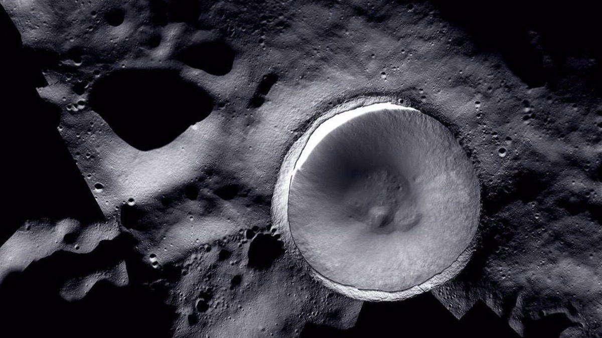Cráter Shackleton, en la Luna.