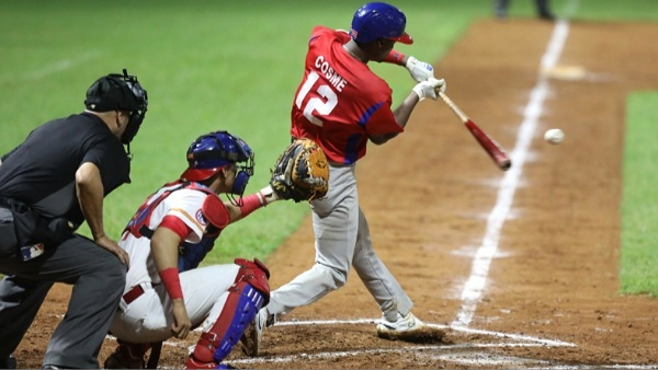 Momento de un partido de la Liga Élite del Béisbol Cubano.
