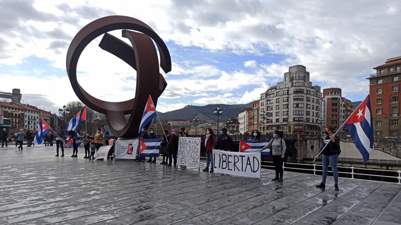 Manifestación en España por la libertad de los presos políticos cubanos.