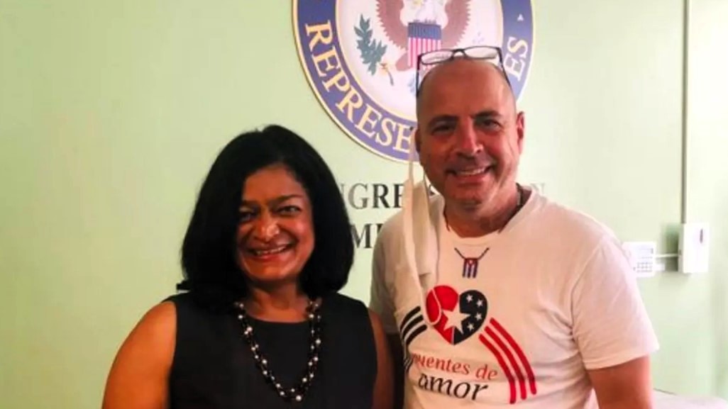 La demócrata Pramila Jayapal y el cubanoamericano Carlos Lazo, líder del movimiento procastrista Puentes de Amor.