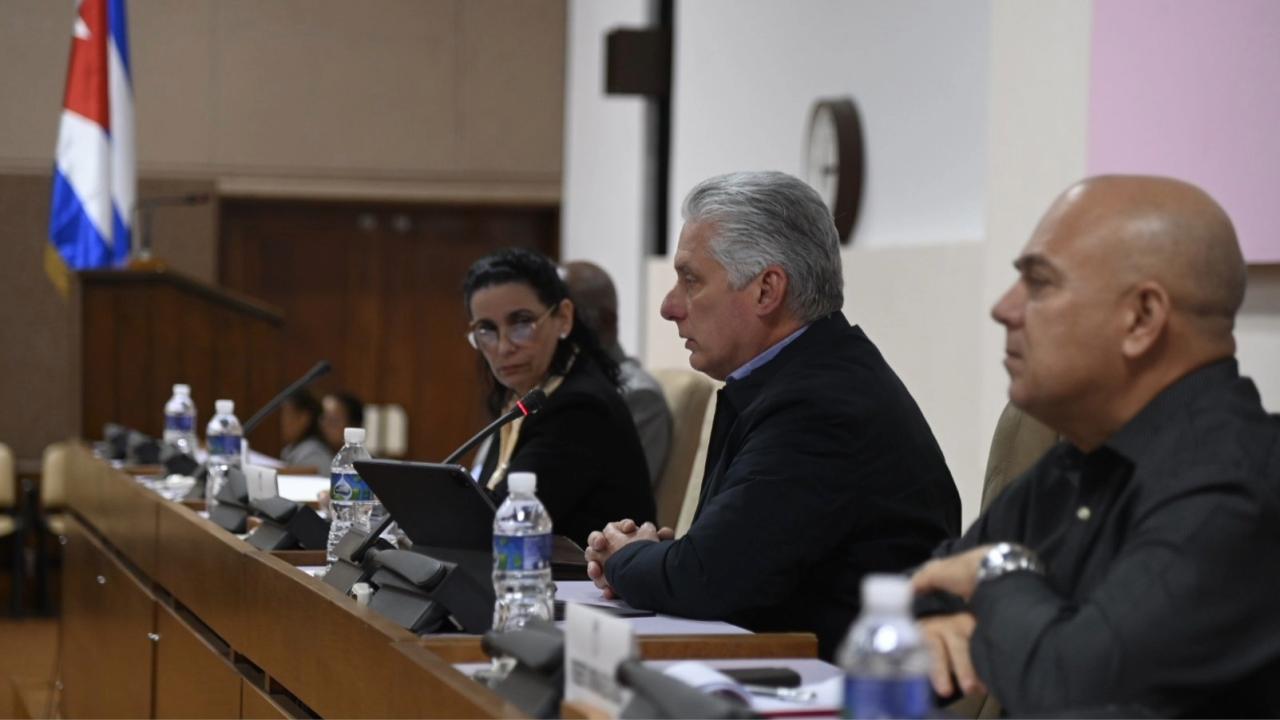 Miguel Díaz-Canel en la reunión de balance de la Fiscalía.
