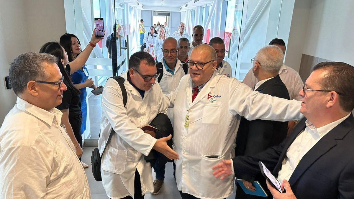 Arribo de los médicos cubanos a Honduras.
