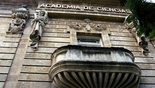 Fachada de la sede de la Academia de Ciencias Médicas, Físicas y Naturales de La Habana, en La Habana Vieja.