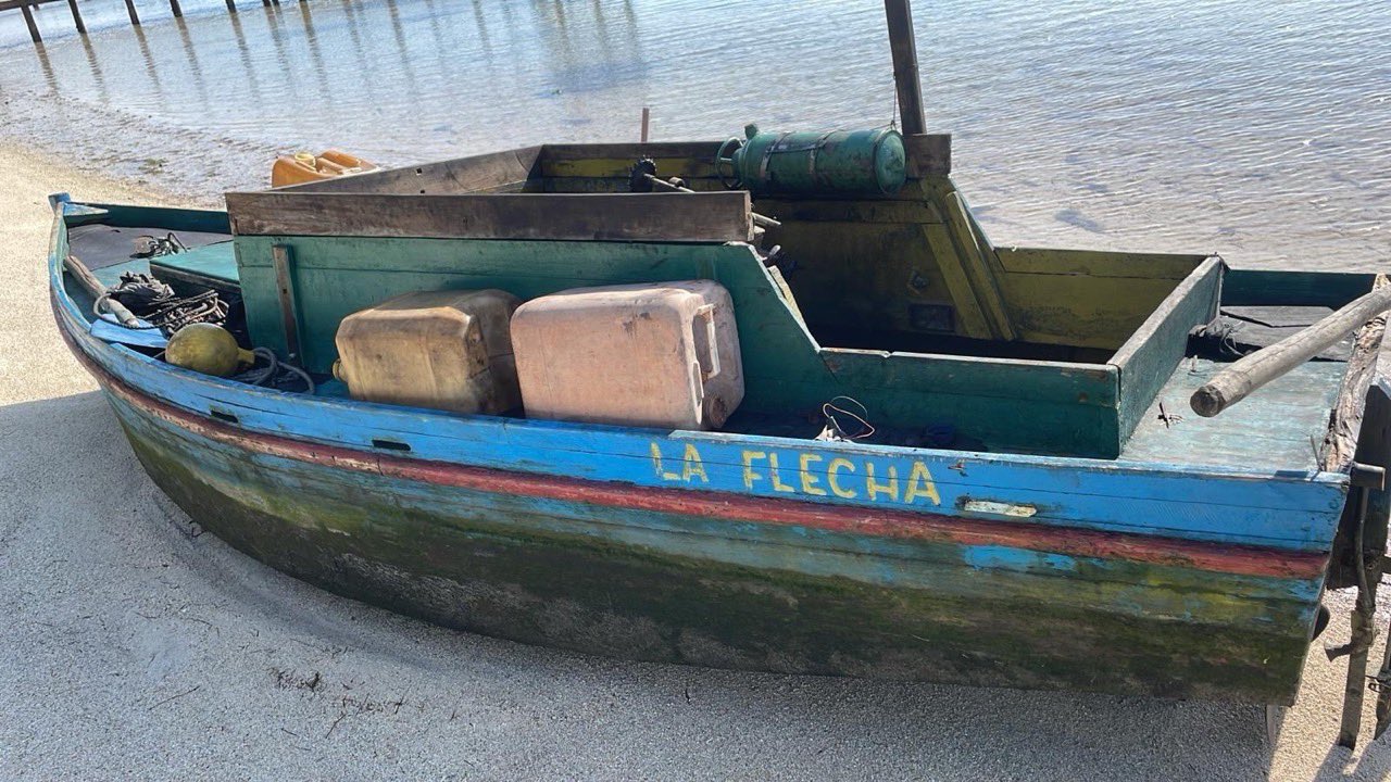 Bote utilizado por balseros cubanos para llegar a Miami, en octubre de 2023.