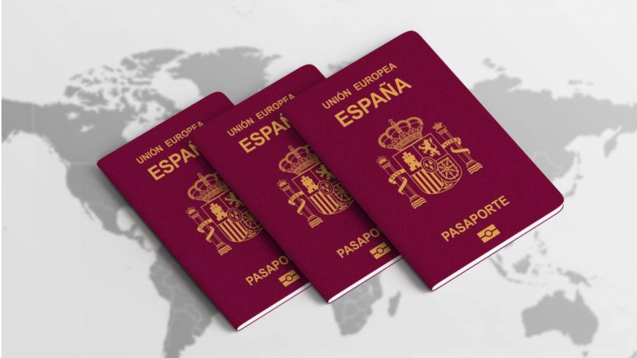 Pasaportes españoles.