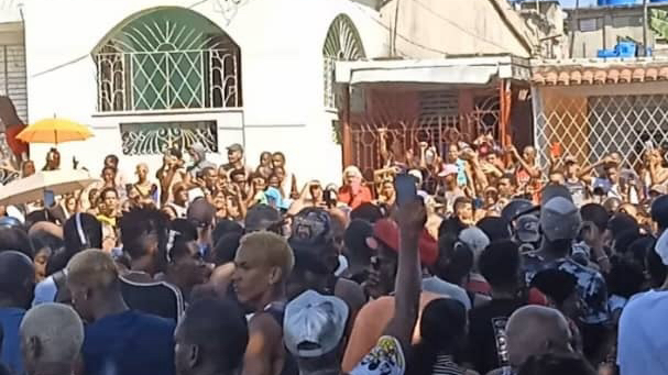 Manifestantes en Santiago de Cuba el domingo 17 de marzo.