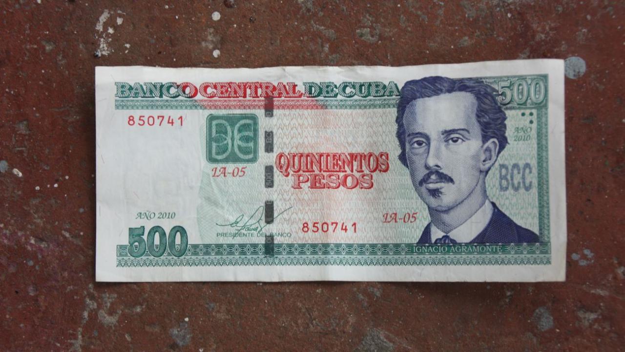 Un billete de 500 pesos cubanos.