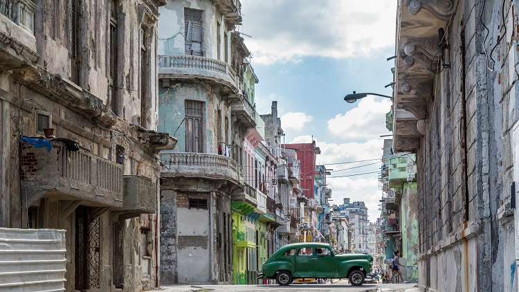 Edificios en malas condiciones en La Habana