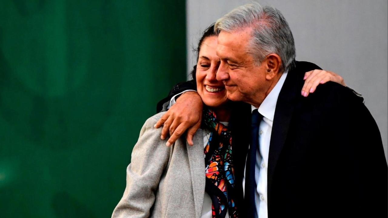 Claudia Sheinbaum y Andrés Manuel López Obrador, en un acto público.
