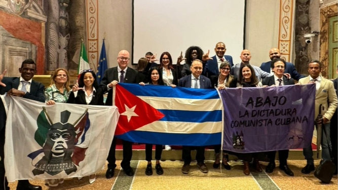 Activistas cubanos en el Senado italiano.
