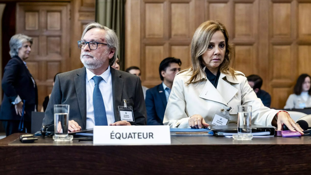 Representantes de Ecuador ante la Corte Internacional de Justicia.