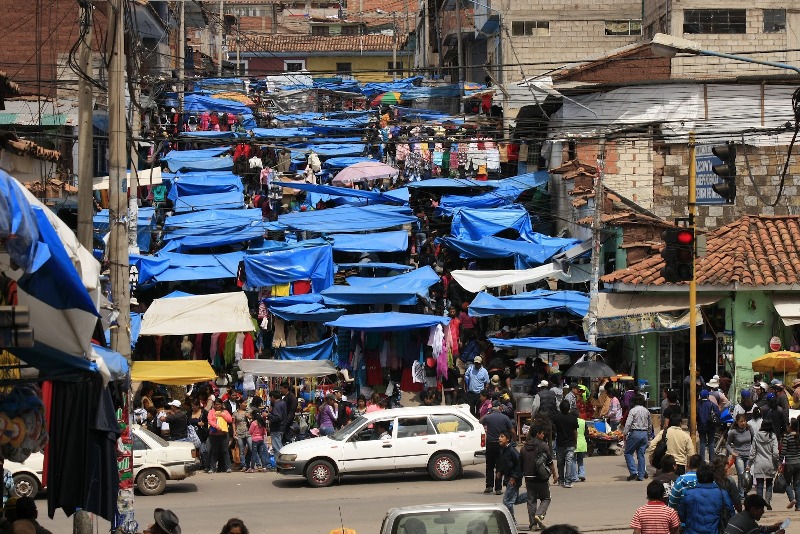 Mercado callejero, Cusco, Perú.