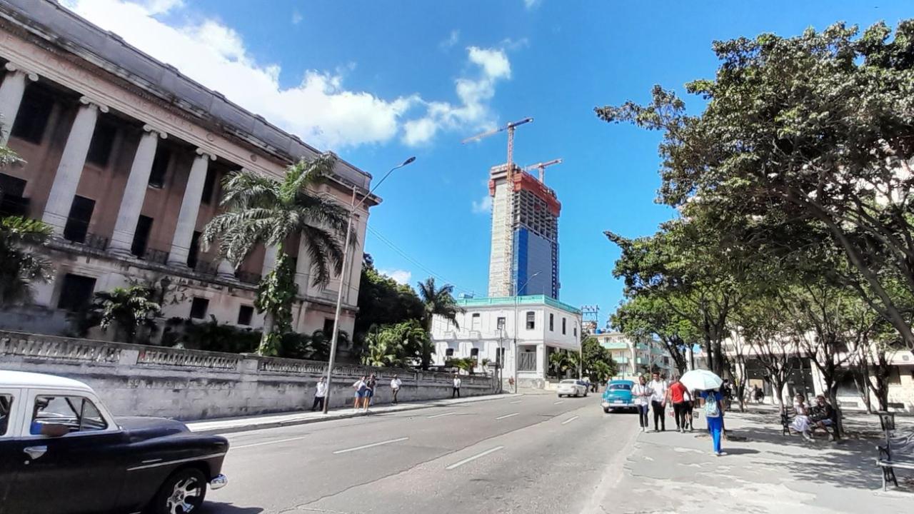 El hotel conocido como Torre K en construcción en una foto de 2023.