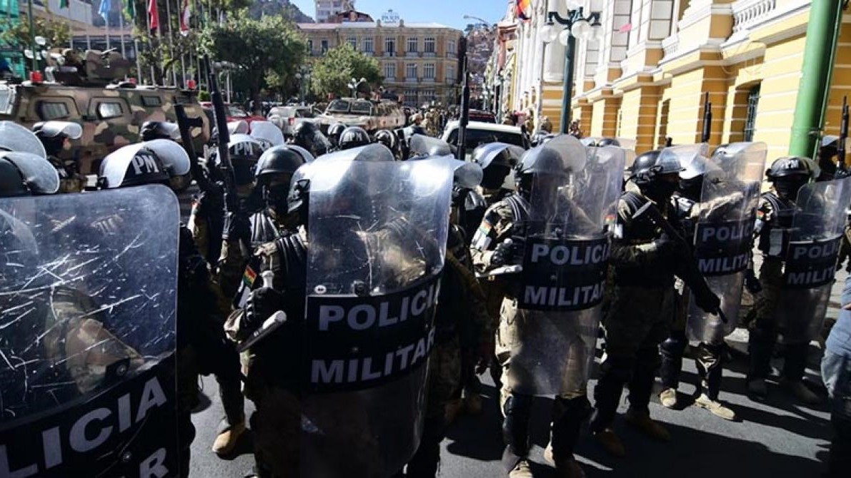 Militares desplegados en La Paz este 26 de junio.