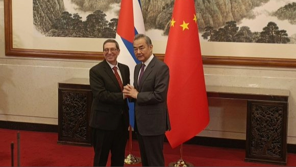 Bruno Rodríguez Parrilla y el ministro de Relaciones Exteriores de China, Wang Y.