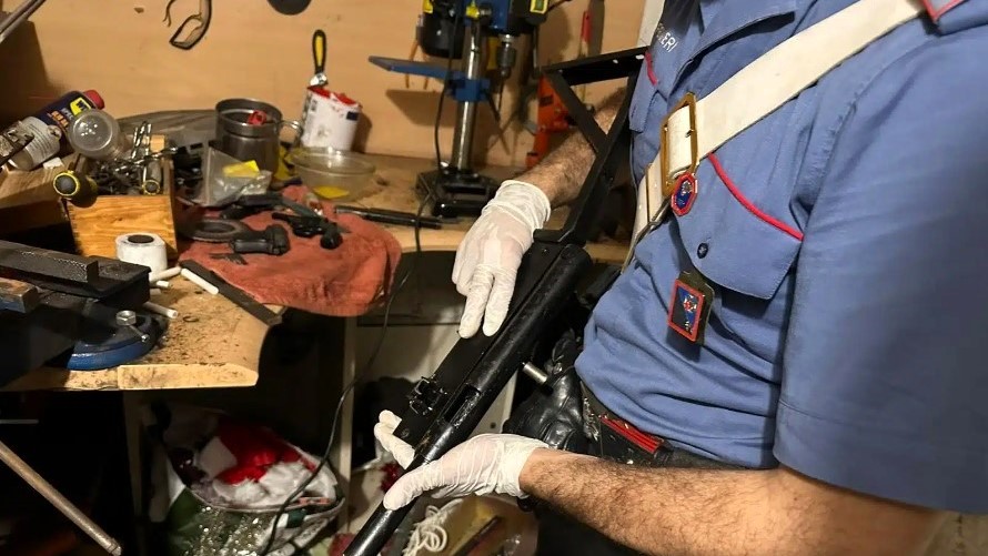 Armamento hallado en el domicilio de un cubano en Roma
