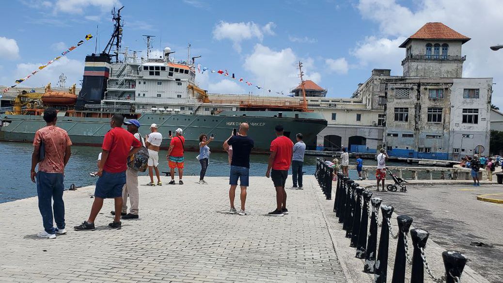 Buques militares rusos en La Habana.