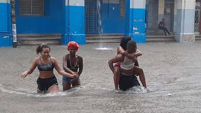 Inundación en La Habana por intensas lluvias.