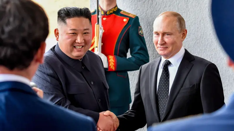 Vladimir Putin junto a Kim Jong-un.