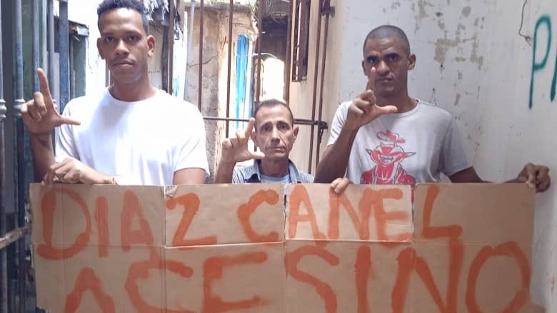 Activistas cubanos en una protesta en febrero de 2023.