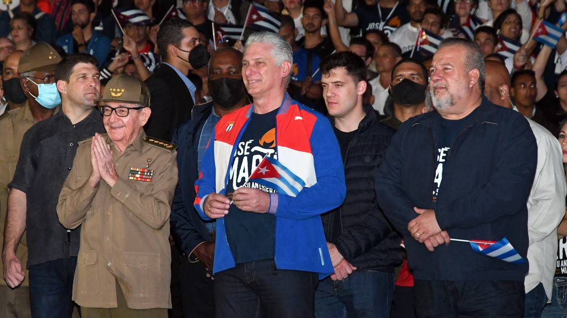 Raúl Castro, Miguel Díaz-Canel y Manuel Marrero.