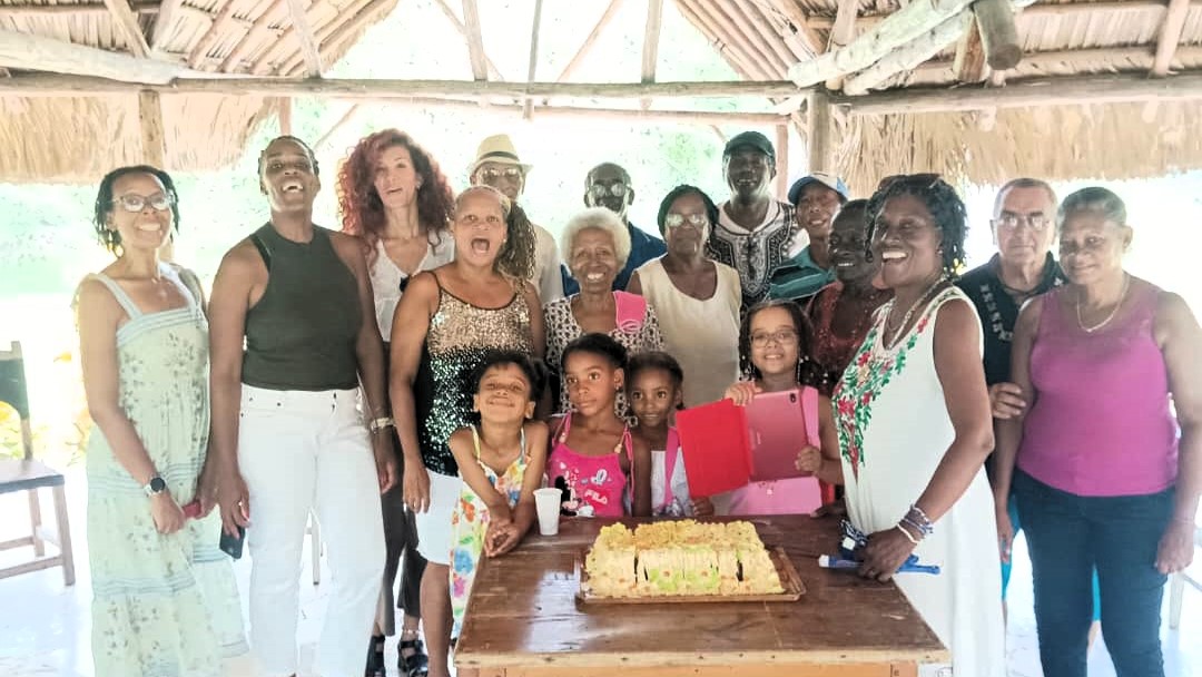 Activistas cubanos celebran los 26 años de la Cofradía de la Negritud.