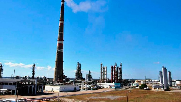 Instalaciones de la refinería de petróleo de Cienfuegos.