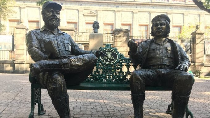 Escultura de Castro y Guevara en México.
