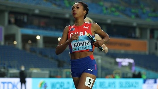 La corredora Roxana Gómez, ganadora de los 400 metros planos.