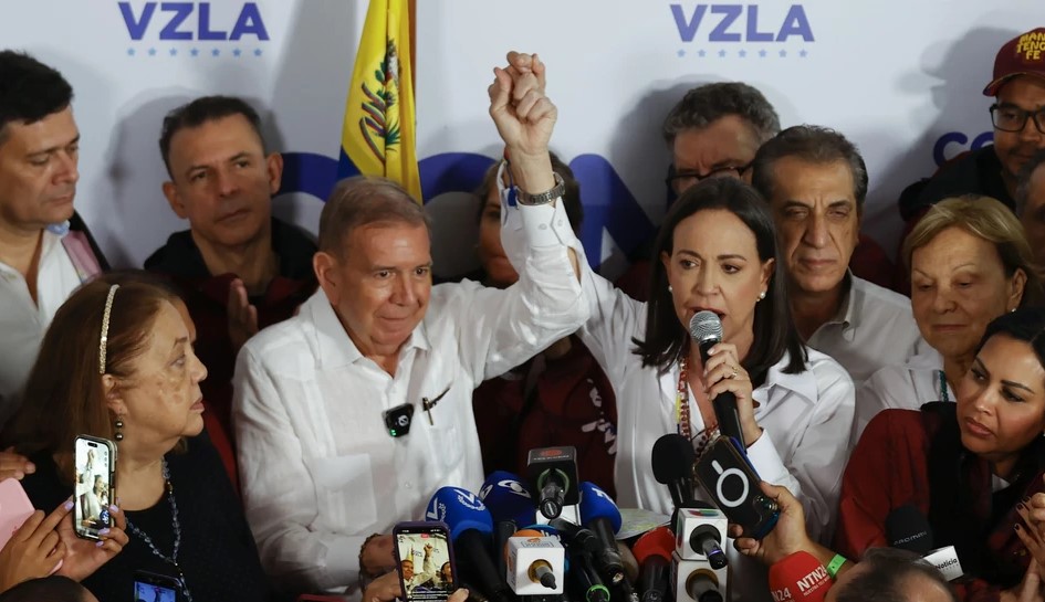 Los opositores Edmundo González Urrutia y María Corina Machado.