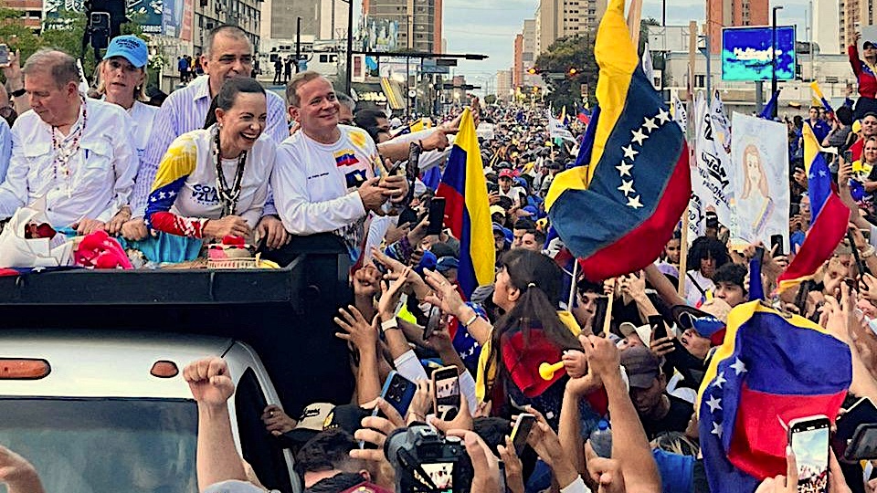 María Corina Machado y Edmundo González Urrutia en cierre de campaña en Zulia.