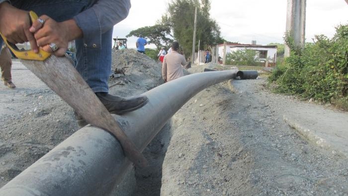 Instalación de nuevas tiberías para el abasto de agua.