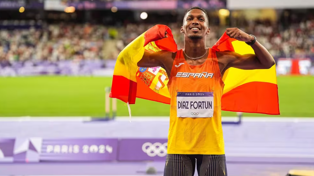 Jordan Díaz celebrando su triunfo en París.