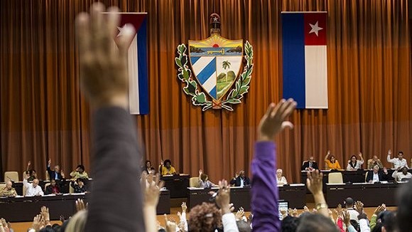 Votación en la Asamblea Nacional del Poder Popular de Cuba.