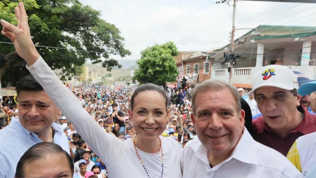 Edmundo González Urrutia junto a María Corina Machado.