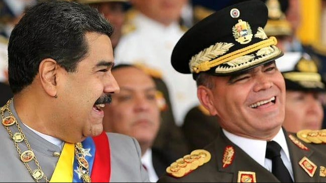 El ministro de Defensa de Venezuela, Vladimir Padrino, junto a Nicolás Maduro.