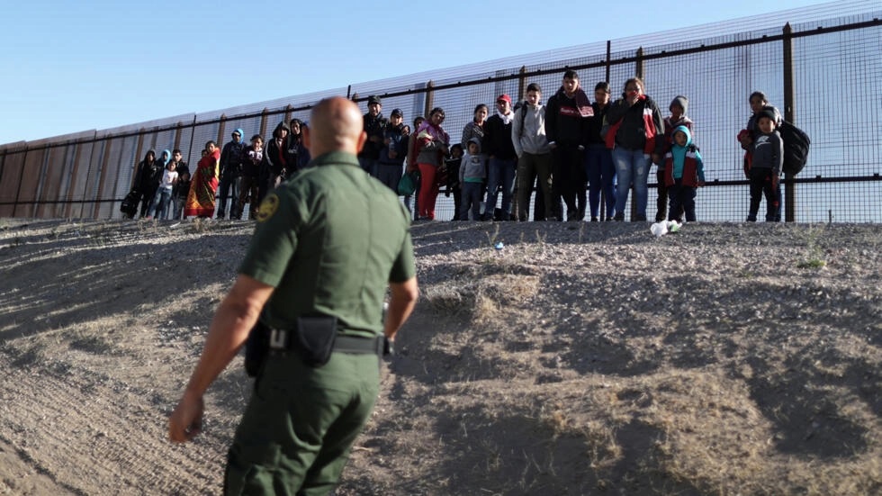 Migrantes en la frontera sur de EEUU.